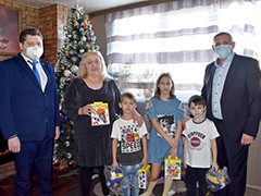 В районах города проходят мероприятия, посвященные Новому году и Рождеству