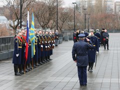 Вадим Кстенин возложил цветы к могиле Неизвестного солдата