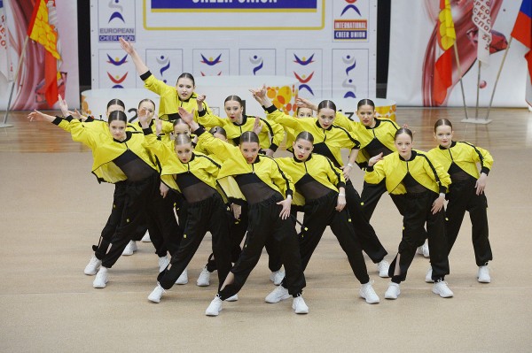 Акробатический перформанс. В Воронеже состоялись соревнования по чир-спорту