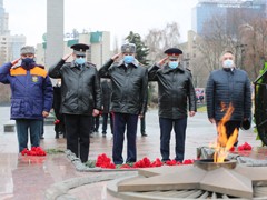 Вадим Кстенин возложил цветы к могиле Неизвестного солдата