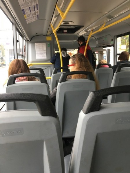 Это не шутки: воронежский водитель маршрутки дарит пассажирам &laquo;гормон радости и счастья&raquo;