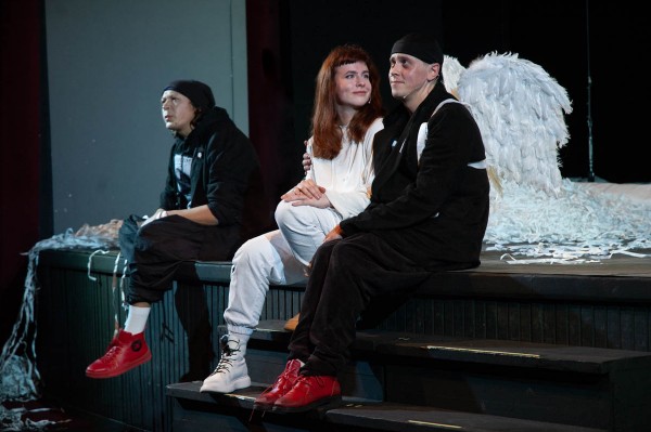 Голубь ex machina. В воронежском ТЮЗе представили спектакль о всемирном потопе