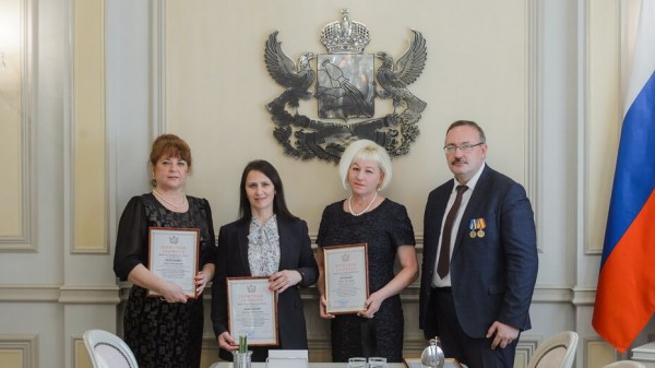 По поручению губернатора наградили 4 сотрудников воронежского аэропорта