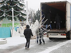 Новогоднюю сказку начали создавать на площади Ленина