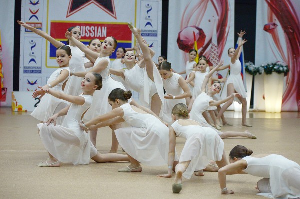 Акробатический перформанс. В Воронеже состоялись соревнования по чир-спорту