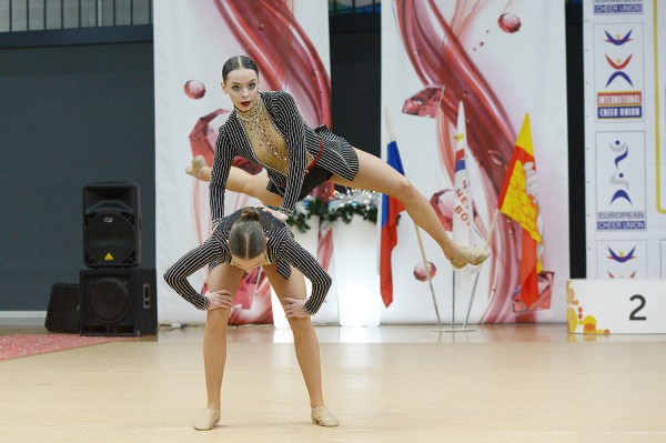 Акробатический перформанс. В Воронеже состоялись соревнования по чир-спорту