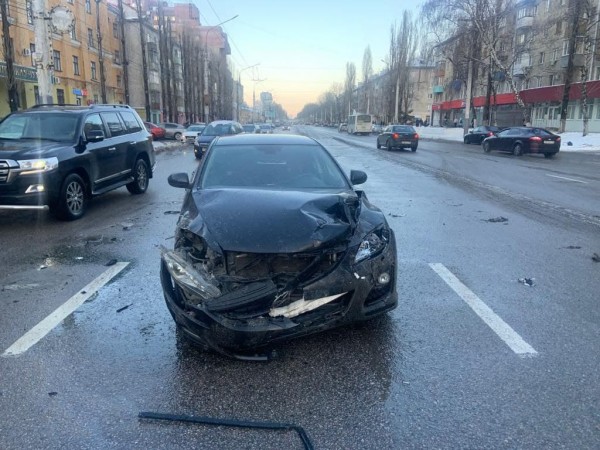 Пассажирка автобуса пострадала в массовом ДТП на левом берегу в Воронеже