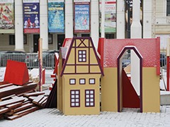 Новогоднюю сказку начали создавать на площади Ленина