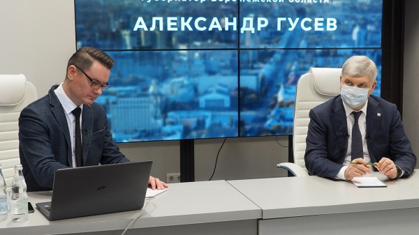 QR-коды, ЛОС, тарифы на ЖКУ. Губернатор ответил на вопросы воронежцев в прямом эфире