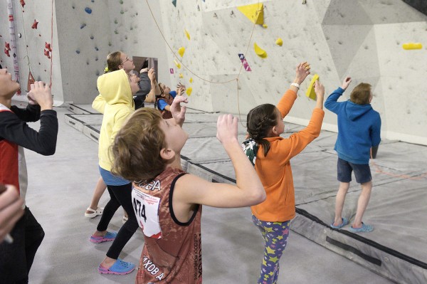 Высокий уровень. Как в Воронеже проходит российский турнир юных скалолазов