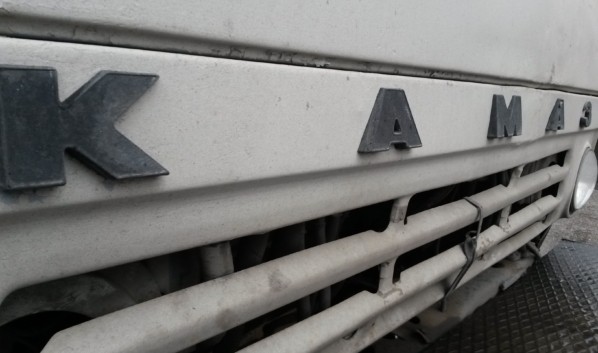 Под Воронежем КамАЗ сбил двух пешеходов &mdash; мужчины доставлены в больницу