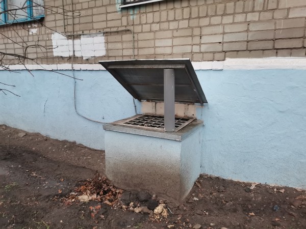 В Воронеже у жителей дома на улице Туполева из-за вони даже слезятся глаза