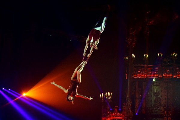 Дух захватывает! Артисты со сверхспособностями покорили воронежскую публику