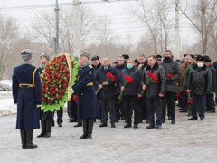 Вадим Кстенин возложил цветы к вечному огню у Музея-диорамы