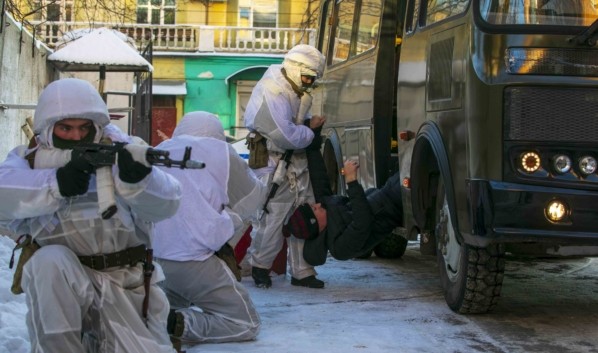 В Воронеже на видео сняли перестрелку и взрывы при отражении атаки &laquo;террористов&raquo;