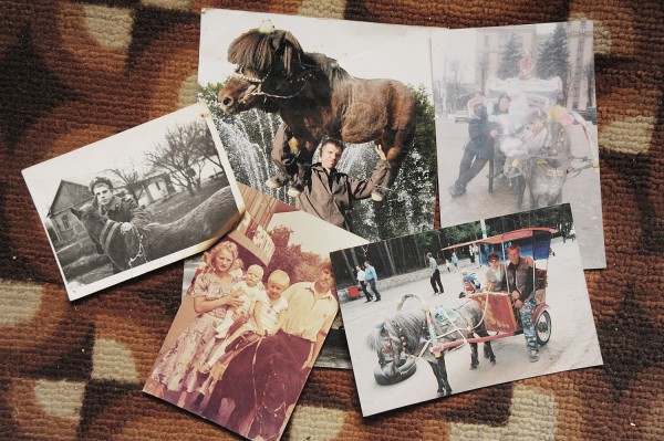 Ход конем. Династия Богушевых более 50 лет катает воронежских детей на лошадях в новогодние праздники