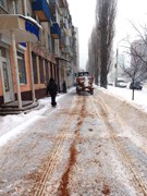 В районах города продолжается уборка улично-дорожной сети от снега и наледи