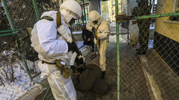 В Воронеже на видео сняли перестрелку и взрывы при отражении атаки &laquo;террористов&raquo;