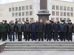 Вадим Кстенин возложил цветы к вечному огню у Музея-диорамы