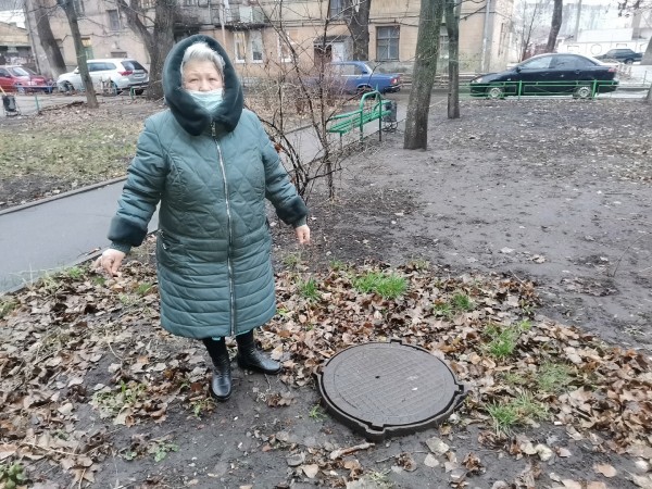 В Воронеже у жителей дома на улице Туполева из-за вони даже слезятся глаза