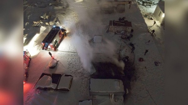 Воронежцы показали на видео полыхающие бытовки на стройплощадке