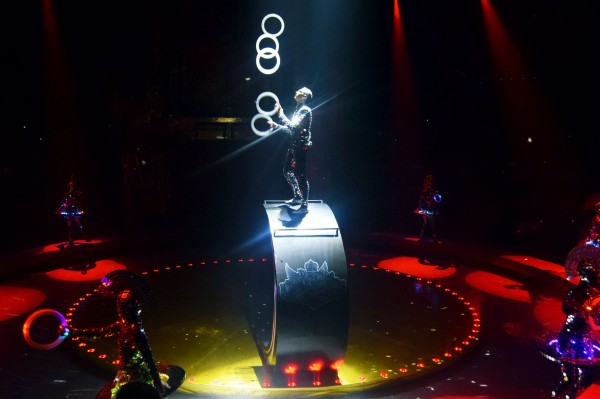 Дух захватывает! Артисты со сверхспособностями покорили воронежскую публику