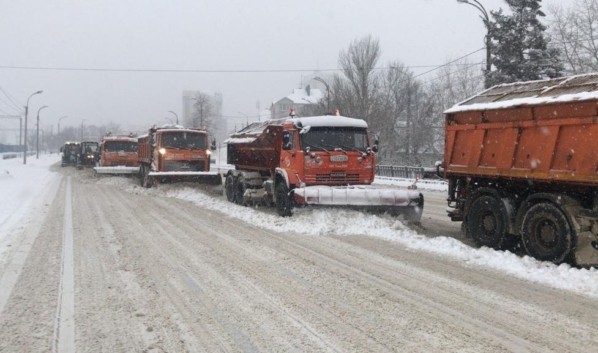 Воронеж в новогоднюю ночь от снега убирали 153 спецмашины, вывезли 200 &laquo;кубов&raquo; снега