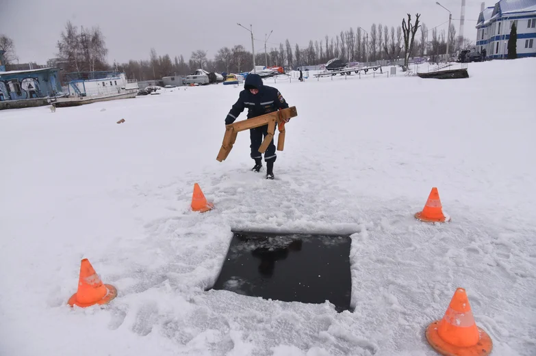 Инструкция РИА &laquo;Воронеж&raquo;: как спасти человека на льду водоема