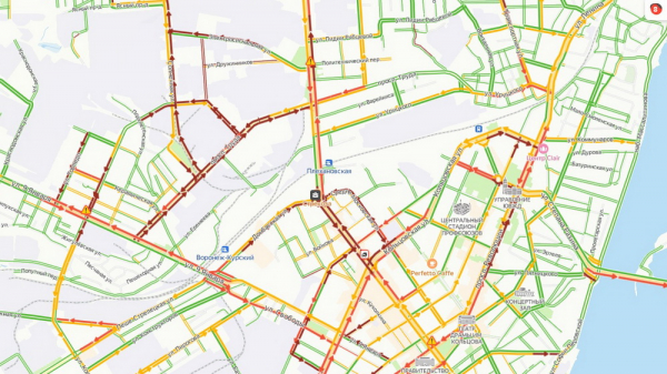 Центральные улицы Воронежа встали в пробках второй вечер подряд