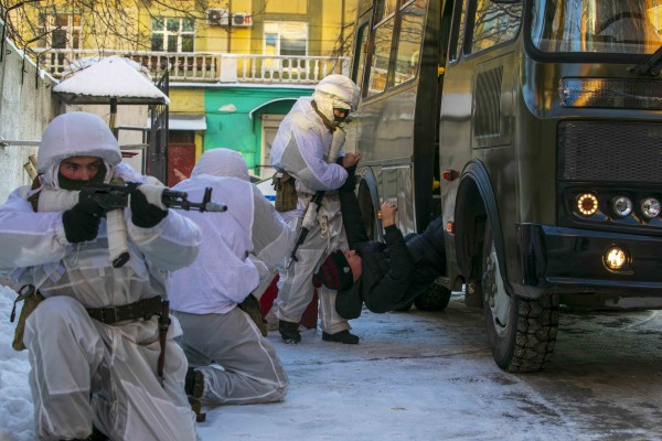 В Воронеже на видео сняли перестрелку и взрывы при отражении атаки &laquo;террористов&raquo;