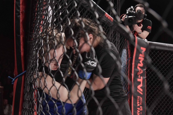 Реванш Азизяна, танец смуглянки и слезы бразильского мачо. В Воронеже прошел турнир по ММА