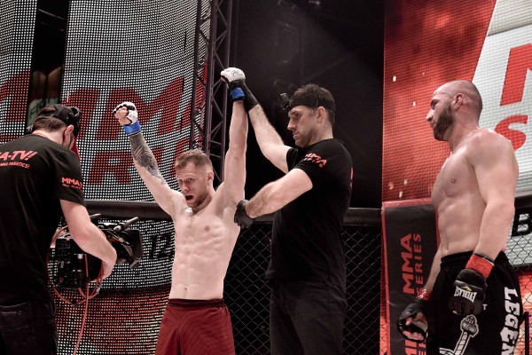 Реванш Азизяна, танец смуглянки и слезы бразильского мачо. В Воронеже прошел турнир по ММА