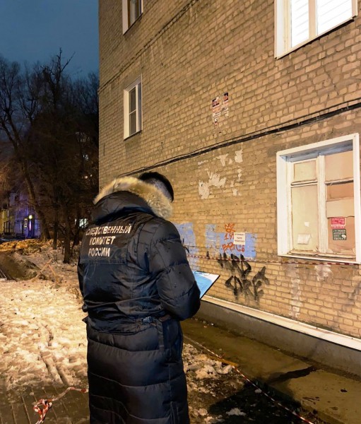 В Воронеже штраф в 500 тысяч грозит УК, с крыши дома которой на девушку упал снег