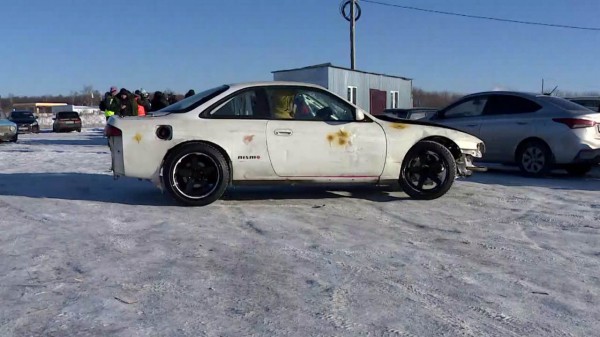 &laquo;Сердце слева, руль справа&raquo;. Как в Воронеже прошли состязания по зимнему дрифту