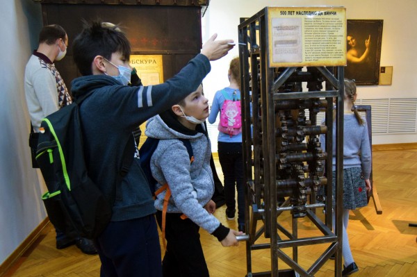 Трогать можно и нужно. Выставка изобретений Леонардо да Винчи открылась в Воронеже