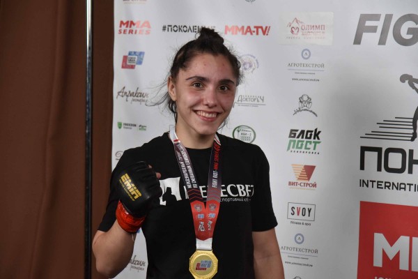 Реванш Азизяна, танец смуглянки и слезы бразильского мачо. В Воронеже прошел турнир по ММА