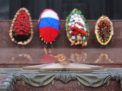 В Воронеже возложили цветы и венки к могиле Неизвестного Солдата