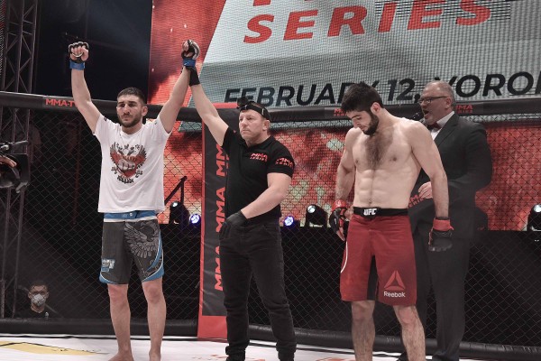 Реванш Азизяна, танец смуглянки и слезы бразильского мачо. В Воронеже прошел турнир по ММА