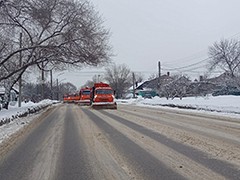 В Воронеже продолжается уборка улично-дорожной сети от снега и наледи
