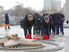 В Воронеже возложили цветы и венки к могиле Неизвестного Солдата