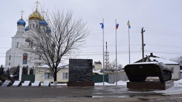 Портреты 6 погибших воинов-афганцев заменили на Аллее Славы в Лисках