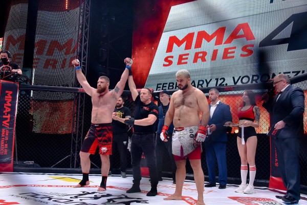 Реванш Азизяна, танец смуглянки и слезы бразильского мачо. В Воронеже прошел турнир по ММА