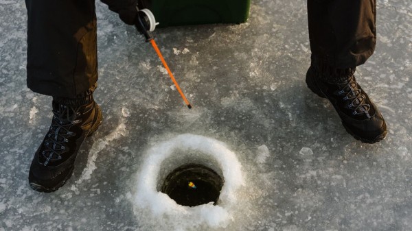 Под Воронежем спасли пожилого рыбака из полыньи