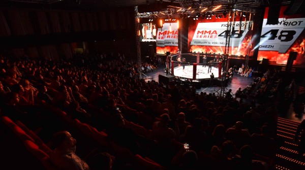 Реванш Азизяна, танец смуглянки и слезы бразильского мачо. В Воронеже прошел турнир по ММА