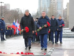 В Воронеже возложили цветы и венки к могиле Неизвестного Солдата