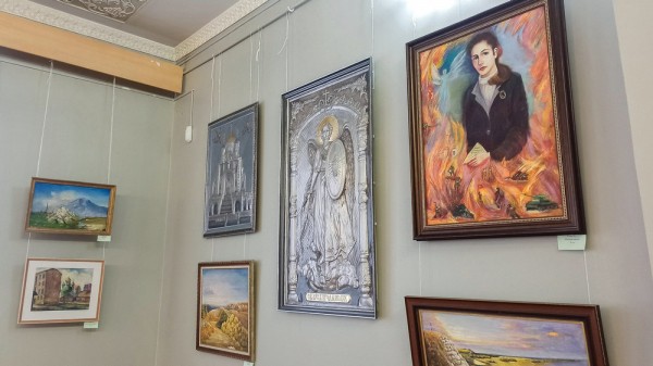 В Лисках открылась коллективная выставка &laquo;Родному городу &ndash; подарок!&raquo;