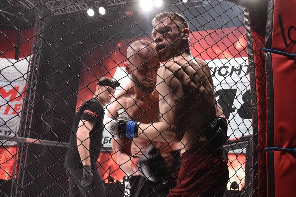 Реванш Азизяна, танец смуглянки и слезы бразильского мачо. В Воронеже прошел турнир по ММА