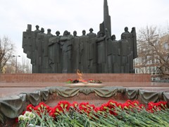 В Воронеже возложили цветы и венки к могиле Неизвестного Солдата