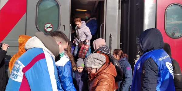 В Воронежской области для беженцев с Донбасса организуют &laquo;горячую линию&raquo;, людей прикрепят к поликлиникам