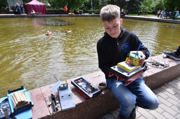 Волынщики, уличный театр и регата в фонтане. Как воронежцы отметили петровский юбилей